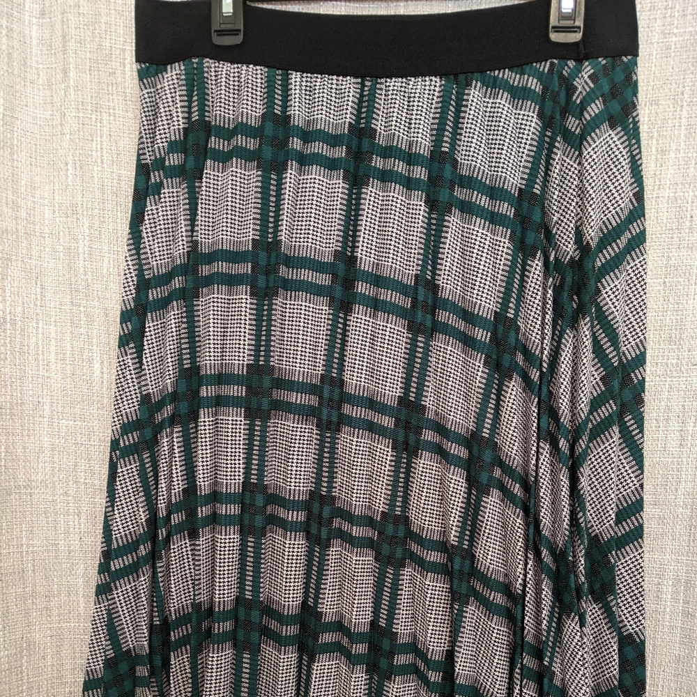 Ladies green, white, and black plaid skirt.